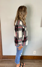 Load image into Gallery viewer, Black Plaid Fleece Shacket