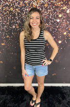 Load image into Gallery viewer, KanCan light washed high rise shorts