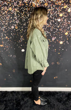 Load image into Gallery viewer, Olive jacket w/cargo pockets