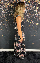 Load image into Gallery viewer, Black floral dress w/pockets