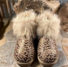 Load image into Gallery viewer, Very G taupe leopard fuzzy boots