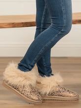 Load image into Gallery viewer, Very G taupe leopard fuzzy boots